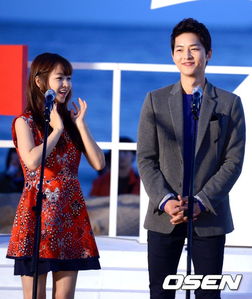 Cả thế giới ra đây mà xem, hoá ra Song Joong Ki vẫn luôn phân biệt đối xử Song Hye Kyo với các diễn viên nữ khác - Ảnh 11.