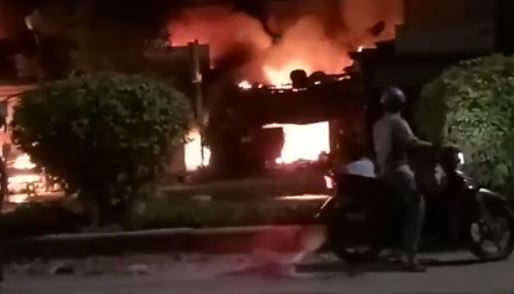 Sài Gòn: Cháy lớn thiêu rụi 4 căn nhà trên đường Phạm Hùng trước giao thừa - Ảnh 3.
