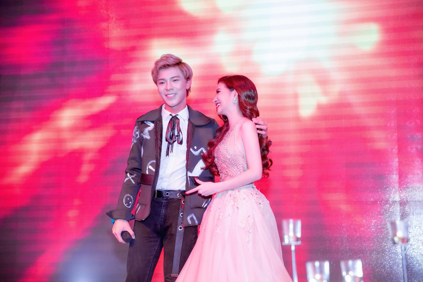 Nào chỉ có Đào Bá Lộc, showbiz Việt còn có Erik cũng nghiện đánh mặt trắng bệch - Ảnh 5. Nào chỉ có Đào Bá Lộc, showbiz Việt còn có Erik cũng nghiện đánh mặt trắng bệch - Ảnh 5.