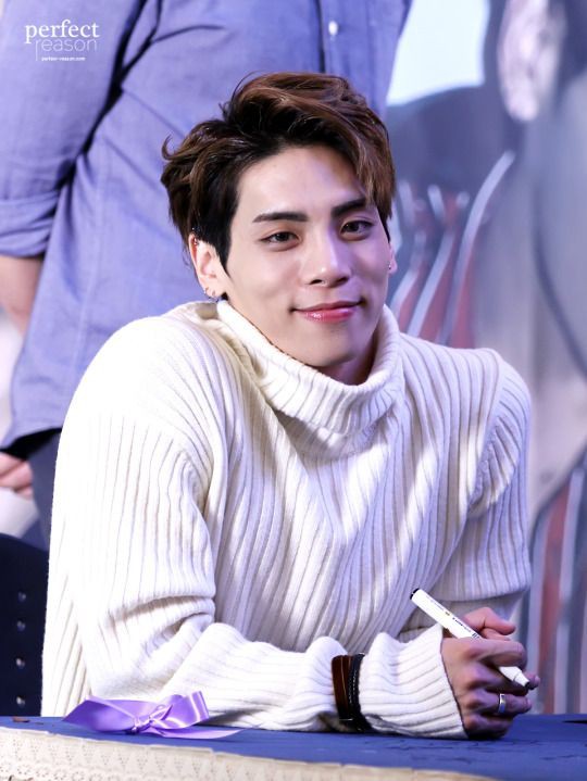 Showbiz châu Á bàng hoàng trước thông tin Jonghyun (SHINee) tự tử - Ảnh 2. Showbiz châu Á bàng hoàng trước thông tin Jonghyun (SHINee) tự tử - Ảnh 2.