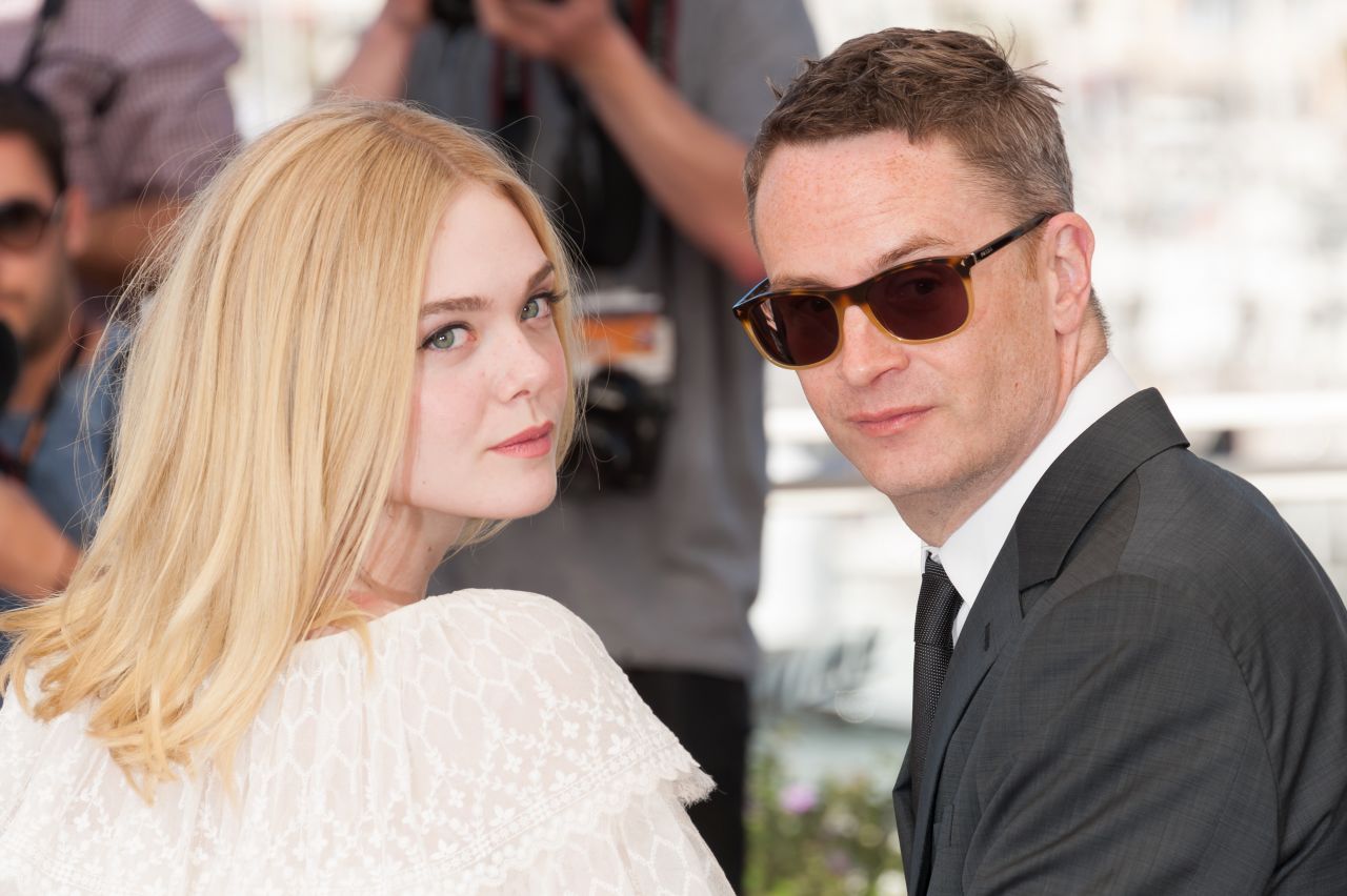 Tiên nữ giáng trần là câu miêu tả chính xác Elle Fanning tại LHP Cannes các năm! - Ảnh 4.