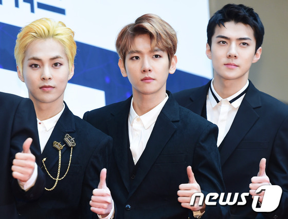 Thảm đỏ Gaon Chart Kpop Awards: Kín đáo lộng lẫy còn hơn hở hang táo bạo! - Ảnh 12.