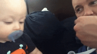 15 tr&ograve; nghịch ngầm hết đỡ nổi của bố v&agrave; con khi mẹ vắng nh&agrave; - Ảnh 9.