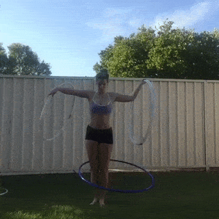 15 tiết mục lắc v&ograve;ng cực đỉnh của những c&ocirc; n&agrave;ng dẻo như kẹo k&eacute;o - Ảnh 15.