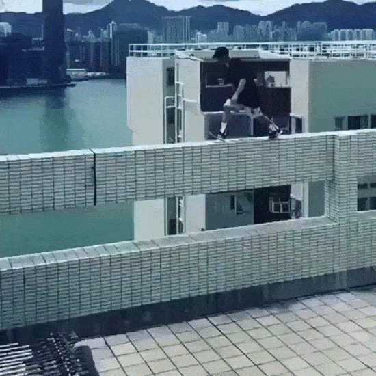 16 kẻ to gan d&aacute;m đ&ugrave;a giỡn với Thần Chết - Ảnh 7.