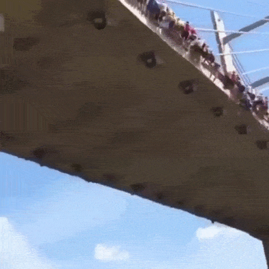 16 kẻ to gan d&aacute;m đ&ugrave;a giỡn với Thần Chết - Ảnh 11.