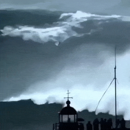 16 kẻ to gan d&aacute;m đ&ugrave;a giỡn với Thần Chết - Ảnh 19.