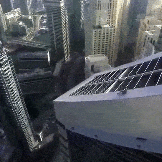 16 kẻ to gan d&aacute;m đ&ugrave;a giỡn với Thần Chết - Ảnh 21.