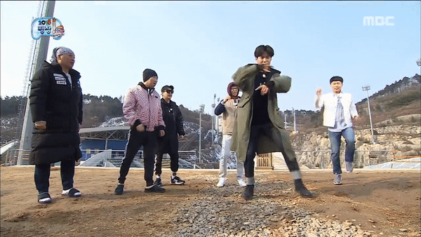 Clip: Xem mỹ nam Park Bo Gum thả thính khi nhảy Knock Knock của TWICE! - Ảnh 4.