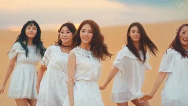 Girlgroup vô danh khiến cư dân mạng thích thú với MV đầu tay quay tại Việt Nam - Ảnh 4.