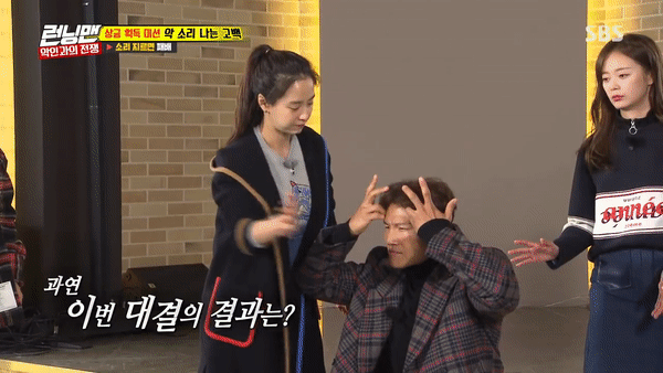 Ai cũng bị Song Ji Hyo đ&aacute;nh đau điếng, c&ograve;n Kim Jong Kook lại được đối xử thế n&agrave;y đ&acirc;y! - Ảnh 5.