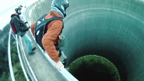 15 khoảnh khắc mạo hiểm khiến người sợ độ cao phải th&oacute;t tim - Ảnh 7.