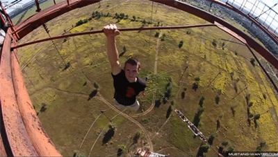 15 khoảnh khắc mạo hiểm khiến người sợ độ cao phải th&oacute;t tim - Ảnh 27.