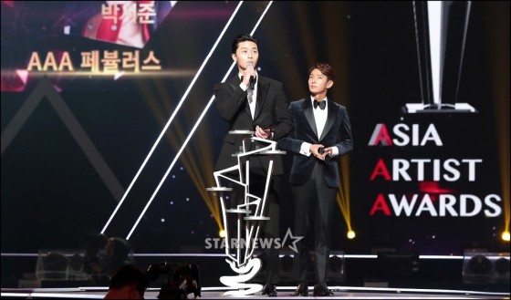 Asia Artist Awards 2017: Loạt sao khủng xứ Hàn đang được trao giải kiểu gì thế này? - Ảnh 5.