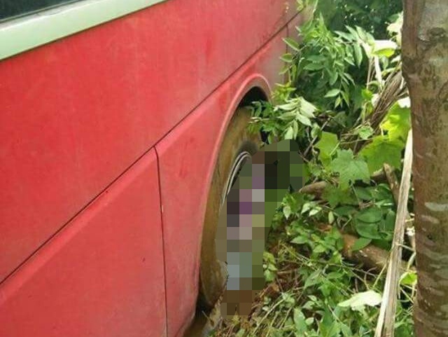  Hai mẹ con tử vong thương t&acirc;m sau tai nạn với xe kh&aacute;ch  - Ảnh 2.