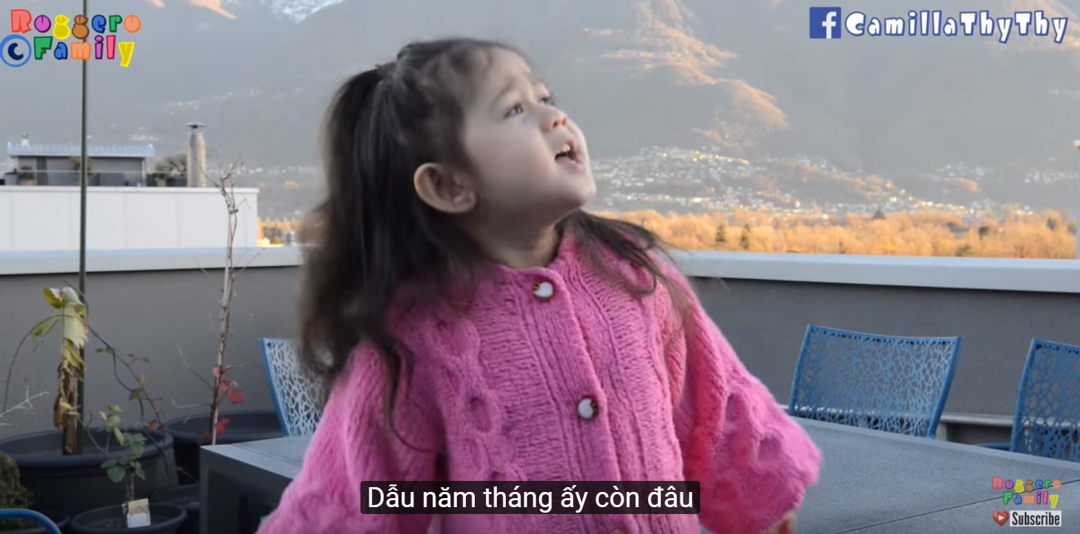 Bé 4 tuổi lai Thụy Sĩ nói năng còn lọng ngọng cover Túy âm với thần thái siêu dễ thương