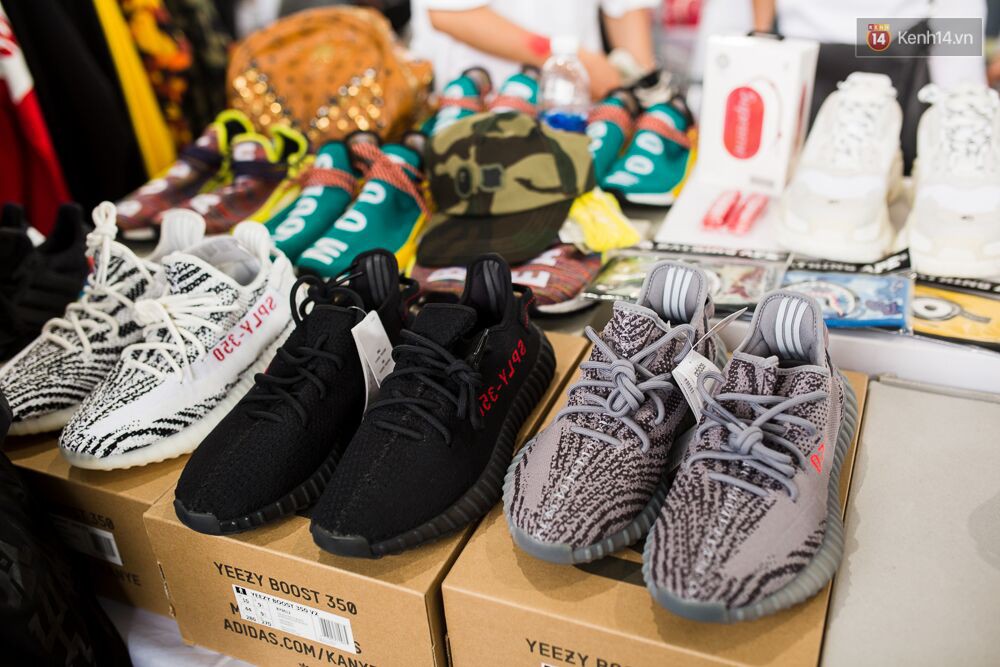 Đầu giày và tín đồ streetwear Sài Gòn lên đồ chất, trưng giày giá khủng tại sự kiện cuối tuần qua - Ảnh 15. Đầu giày và tín đồ streetwear Sài Gòn lên đồ chất, trưng giày giá khủng tại sự kiện cuối tuần qua - Ảnh 15.