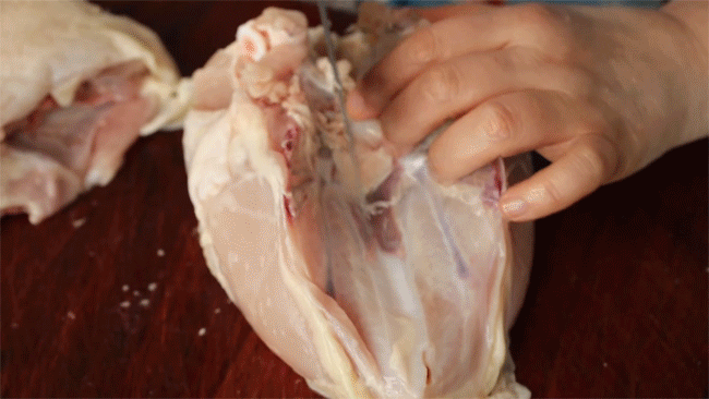 Bật mí cách chặt thịt gà sống cực nhanh mà còn đẹp mắt
