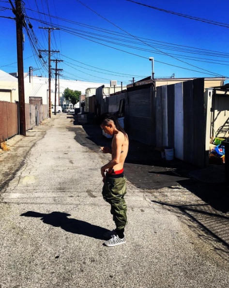 G-Dragon sẽ cởi trần v&agrave; để t&oacute;c d&agrave;i cực ngầu trong MV mới? - Ảnh 2.