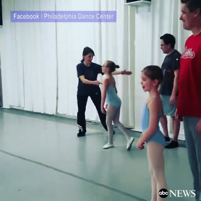 Bố nhà người ta không chỉ biết tết tóc mà còn múa ballet với con gái điệu nghệ như này cơ - Ảnh 3.