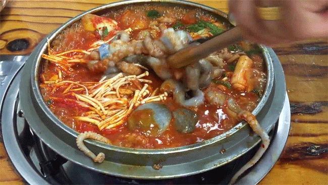 Lẩu bạch tuộc ngoe nguẩy ở Hàn Quốc: Một lần nếm thử sẽ không bao giờ dám quên - Ảnh 3.