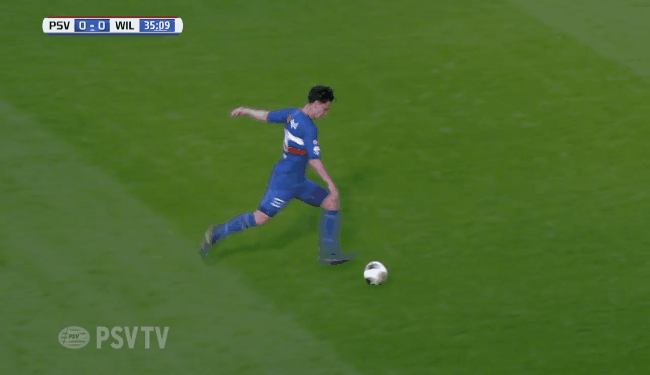 Cầu thủ H&agrave; Lan mất si&ecirc;u phẩm theo c&aacute;ch giống hệt Lampard - Ảnh 2.