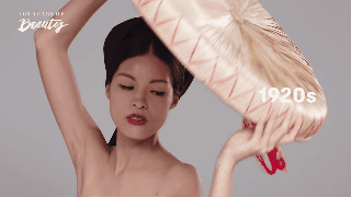 Clip siêu hay về tiêu chuẩn nhan sắc và làm đẹp của phụ nữ Việt 100 năm qua lại gây sốt - Ảnh 3. Clip siêu hay về tiêu chuẩn nhan sắc và làm đẹp của phụ nữ Việt 100 năm qua lại gây sốt - Ảnh 3.