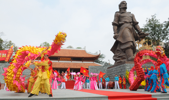 Những lễ hội ở miền Bắc thu hút người dân dịp đầu năm mới - Ảnh 2.