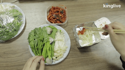 Ăn vụng c&ocirc;ng sở: Đ&oacute;i bụng, quẩy lu&ocirc;n nồi lẩu tại chỗ cũng kh&ocirc;ng kh&oacute; lắm đ&acirc;u! - Ảnh 3.