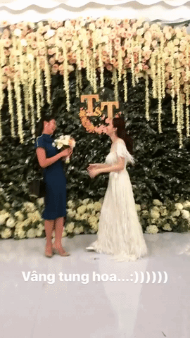 Hậu đám cưới cổ tích với Trung Tín, Thu Thảo hào hứng ném hoa cưới cho bạn thân Ngọc Hân - Ảnh 1.