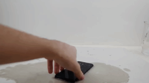 Đ&oacute;ng băng iPhone X v&agrave; Galaxy S8: S8 tỉnh bơ, c&ograve;n iPhone X hỏng Face ID, sập pin, chết cả m&agrave;n h&igrave;nh - Ảnh 2.