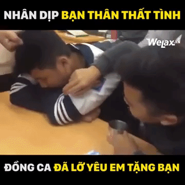 Nam sinh thất t&igrave;nh, cả lớp x&uacute;m lại đồng ca Đ&atilde; lỡ y&ecirc;u em nhiều - Ảnh 3.