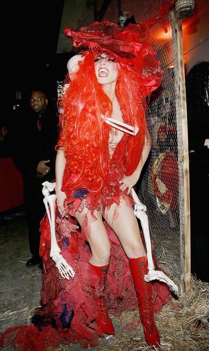 Nghỉ hưu Victorias Secret, cựu siêu mẫu Heidi Klum vẫn nổi nhờ những bộ đồ Halloween độc-không-đối-thủ - Ảnh 5.