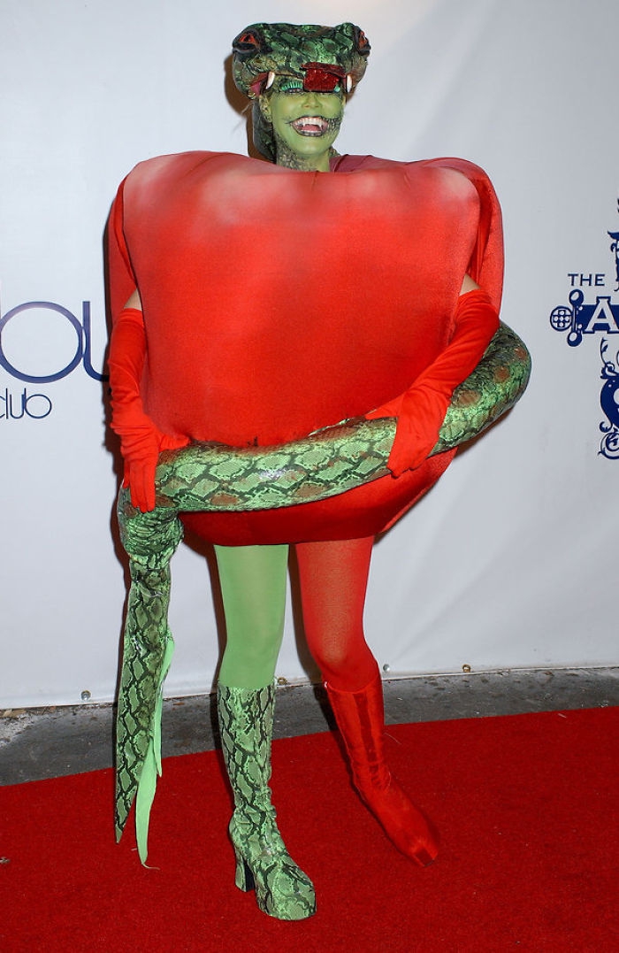 Nghỉ hưu Victorias Secret, cựu siêu mẫu Heidi Klum vẫn nổi nhờ những bộ đồ Halloween độc-không-đối-thủ - Ảnh 7.