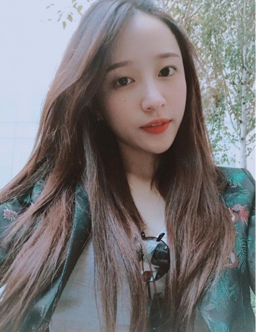 Hani (EXID) bị cư dân mạng chê xuống sắc trong hình ảnh mới được đăng tải trên Instagram - Ảnh 1.