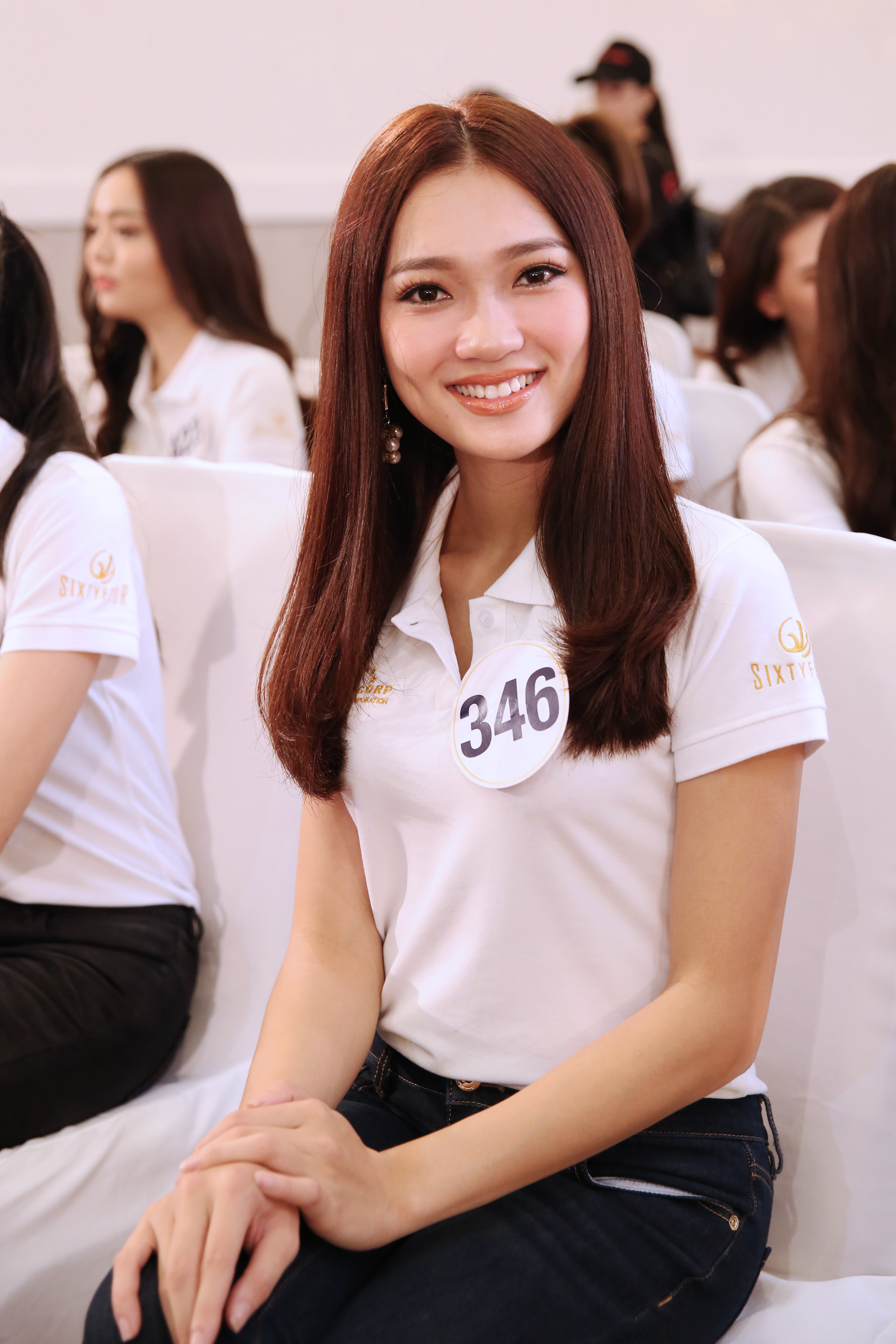 Thí sinh Hoa hậu Hoàn vũ VN khoe vẻ đẹp thuần khiết trong đồng phục trắng - Ảnh 6.