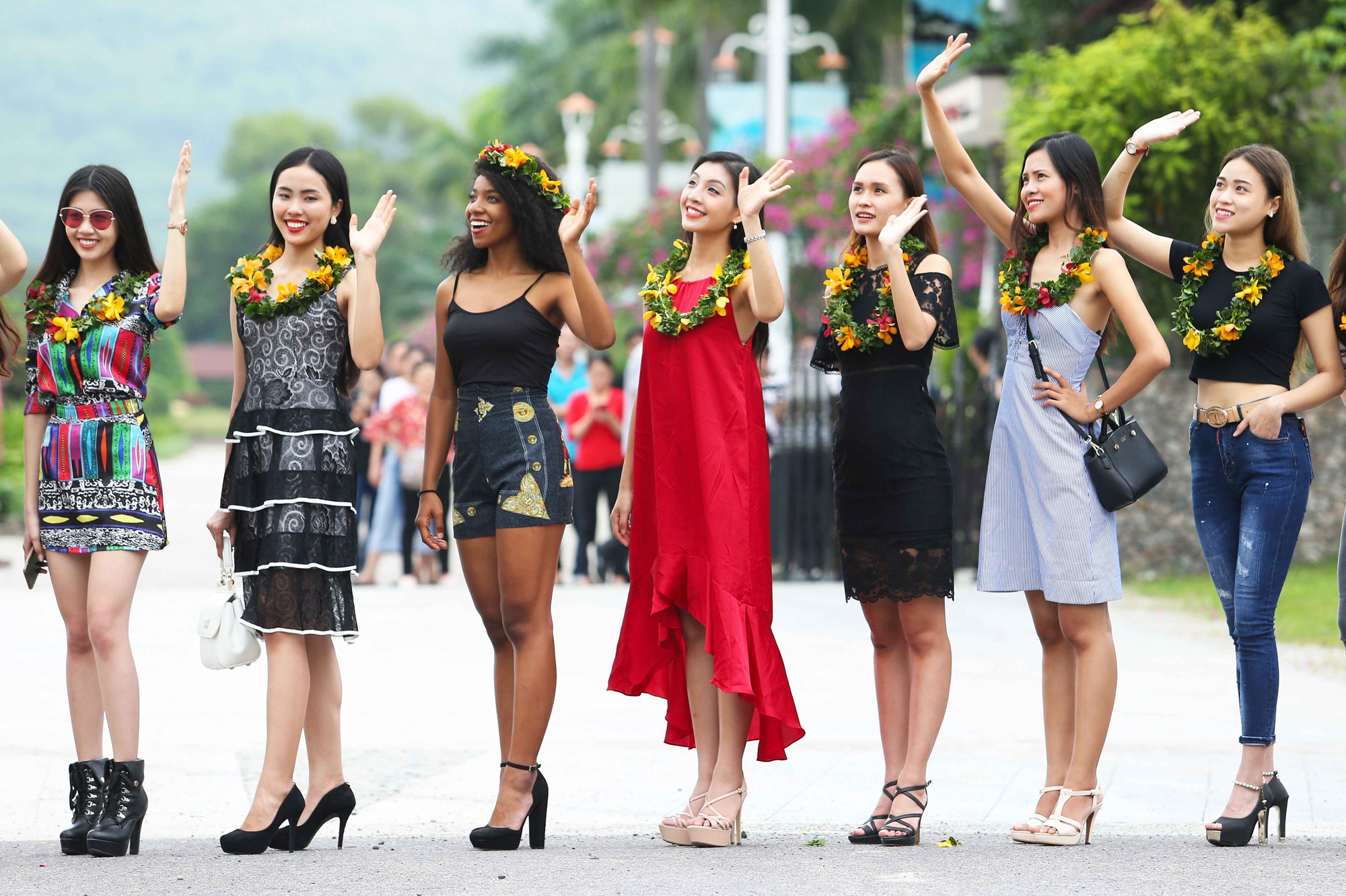 Không hiểu sao đi thi Hoa hậu Hoàn vũ VN mà lại mặc váy ngủ nhăn nhúm thế này? - Ảnh 1. Không hiểu sao đi thi Hoa hậu Hoàn vũ VN mà lại mặc váy ngủ nhăn nhúm thế này? - Ảnh 1.