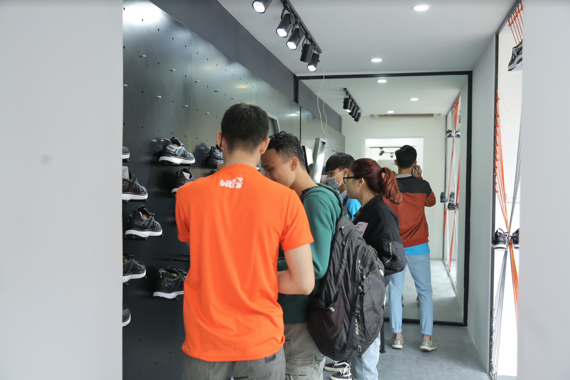 Tín đồ sneaker thủ đô háo hức với sự ra mắt independent store đầu tiên của Biti’s Hunter - Ảnh 5. Tín đồ sneaker thủ đô háo hức với sự ra mắt independent store đầu tiên của Biti’s Hunter - Ảnh 5.