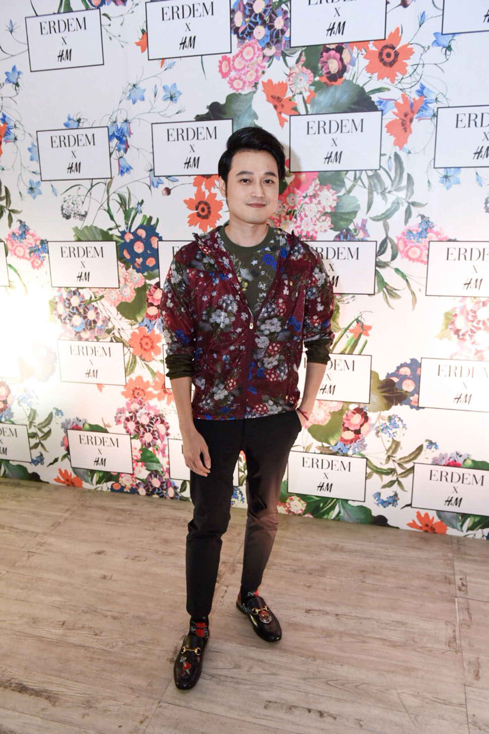 Qua Philippines dự sự kiện ERDEM x H&M, Quang Vinh mua luôn "túi mẹ túi ...