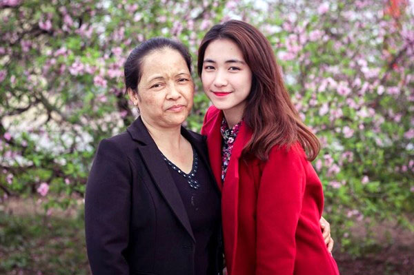 H&ograve;a Minzy: M&igrave;nh y&ecirc;u mẹ, nhưng kh&ocirc;ng thể hiện được điều đ&oacute; ra ngo&agrave;i - Ảnh 1.