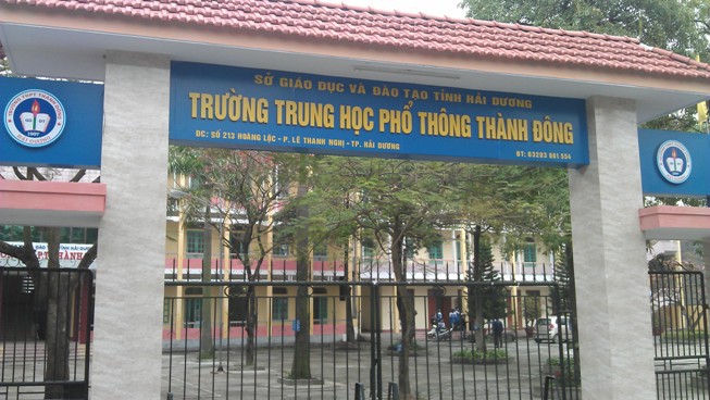 Hải Dương: Nam sinh lớp 11 vừa ra khỏi cổng trường đã bị một thanh niên dùng dao đâm gục - Ảnh 1.