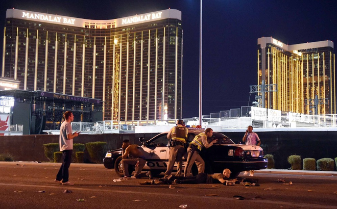 Lộ nhiều chi tiết ớn lạnh về kẻ thảm sát Las Vegas - Ảnh 1.