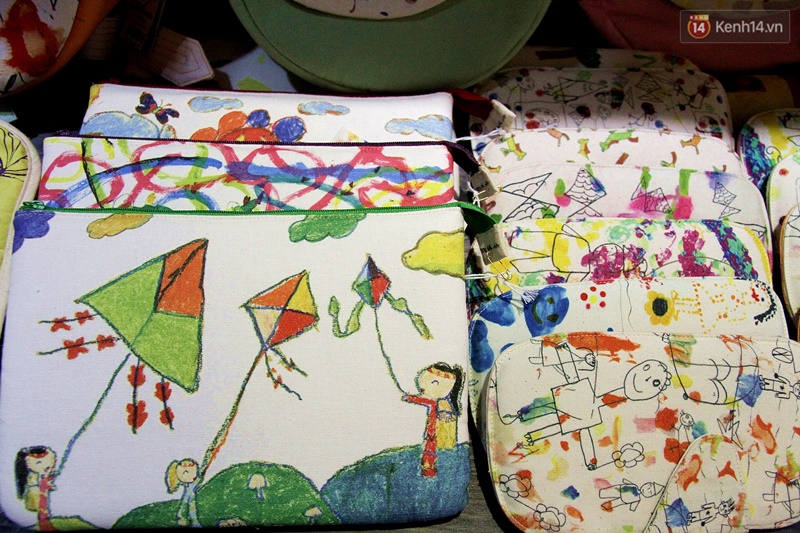 Câu chuyện về Tòhe: Đừng thương hại những họa sĩ nhí mắc bệnh tự kỷ, mà hãy công nhận tài năng của các em - Ảnh 6. Câu chuyện về Tòhe: Đừng thương hại những họa sĩ nhí mắc bệnh tự kỷ, mà hãy công nhận tài năng của các em - Ảnh 6.