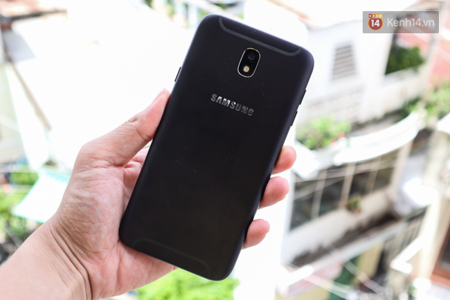Trên tay nhanh Samsung Galaxy J7 Pro: thiết kế giống S7, camera mạnh mẽ và nhiều tính năng hấp dẫn, có màn hình Always On - Ảnh 14.
