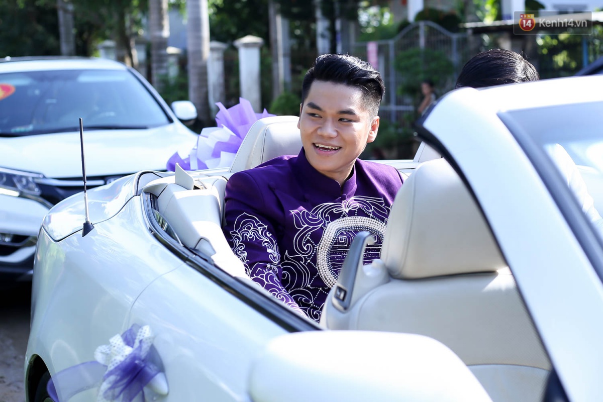 C&ocirc; d&acirc;u L&ecirc; Phương hạnh ph&uacute;c h&ocirc;n ch&uacute; rể Trung Ki&ecirc;n trong lễ cưới s&aacute;ng nay - Ảnh 1.