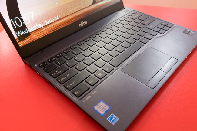Fujitsu ra mắt 2 laptop mới tại Việt Nam: c&oacute; bảo mật bằng tĩnh mạch l&ograve;ng b&agrave;n tay, gi&aacute; từ 33 triệu đồng - Ảnh 7.
