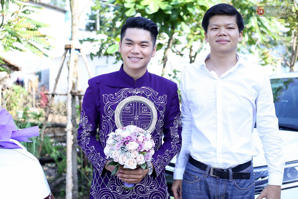 C&ocirc; d&acirc;u L&ecirc; Phương hạnh ph&uacute;c h&ocirc;n ch&uacute; rể Trung Ki&ecirc;n trong lễ cưới s&aacute;ng nay - Ảnh 4.
