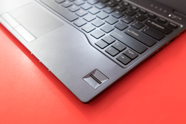 Fujitsu ra mắt 2 laptop mới tại Việt Nam: c&oacute; bảo mật bằng tĩnh mạch l&ograve;ng b&agrave;n tay, gi&aacute; từ 33 triệu đồng - Ảnh 4.