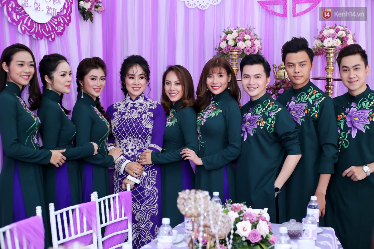 C&ocirc; d&acirc;u L&ecirc; Phương hạnh ph&uacute;c h&ocirc;n ch&uacute; rể Trung Ki&ecirc;n trong lễ cưới s&aacute;ng nay - Ảnh 11.