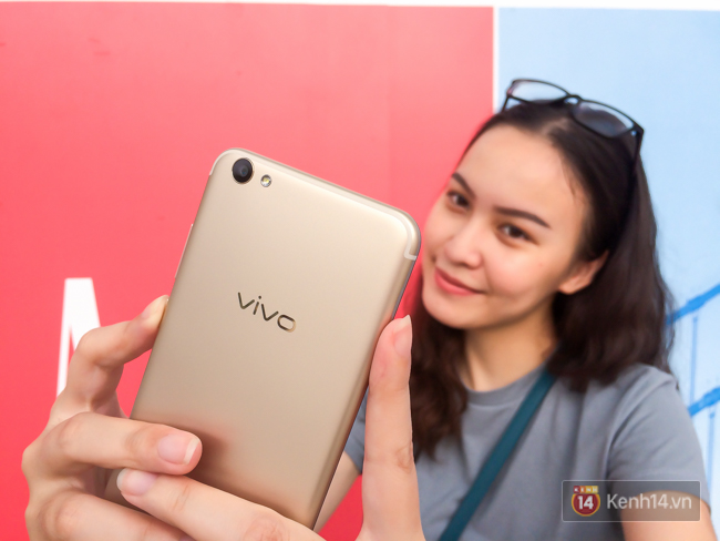 Trải nghiệm khả năng selfie tr&ecirc;n Vivo V5s, smartphone c&oacute; camera trước 20 MP - Ảnh 1.